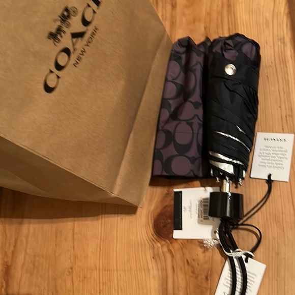 Coach umbrella - Picture 1 of 5